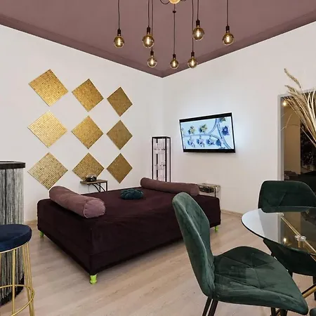 Boutique 2br In Old Town With Parking