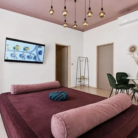 Boutique 2br In Old Town With Parking Apartmán Bratislava