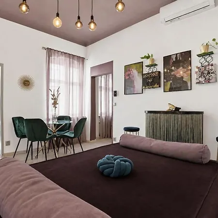 Boutique 2br In Old Town With Parking Apartmán
