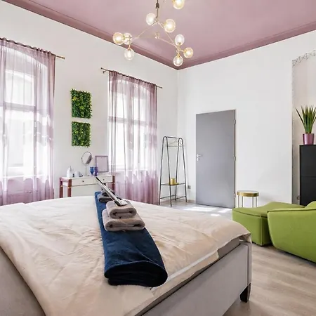 Boutique 2br In Old Town With Parking Apartmán Bratislava