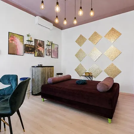Boutique 2br In Old Town With Parking * Bratislava